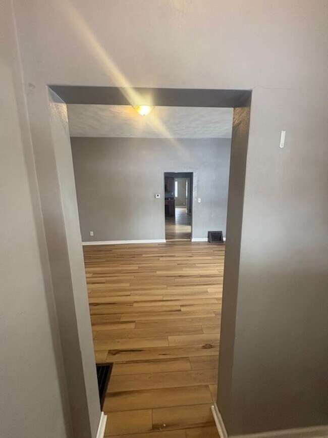 Building Photo - Single Family home with large yard