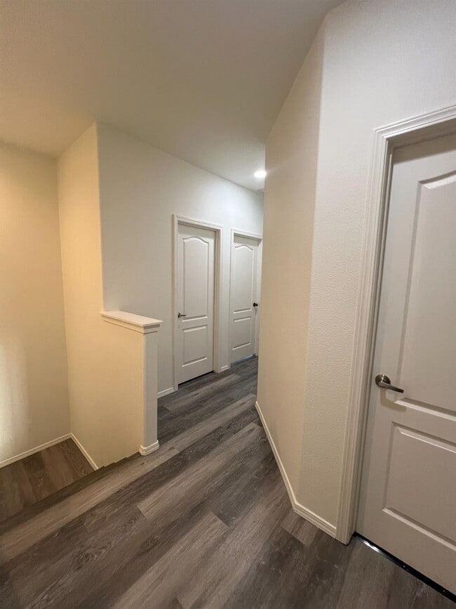 Building Photo - 3621 W Pomegranate Ln