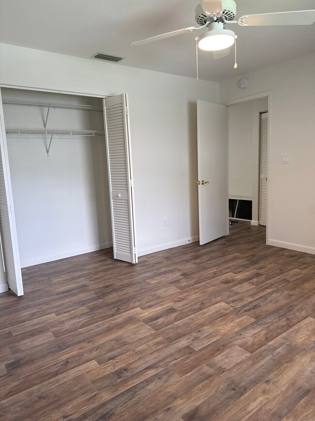 Building Photo - 2220 Jackson Heights Dr