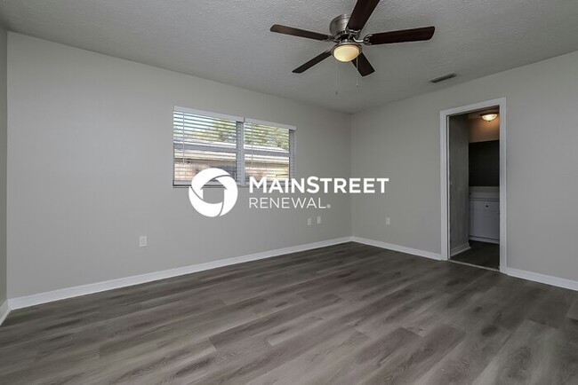 Building Photo - 7900 Lightfoot Dr