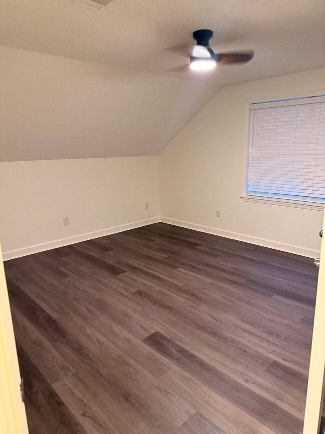 Building Photo - 1213 N 32nd Ave