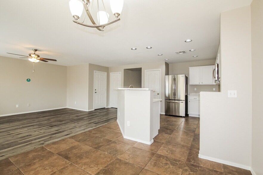 Building Photo - 17115 N 185th Dr