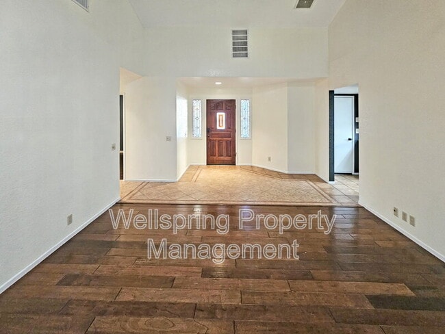 Building Photo - 413 Mt Rainier Pl