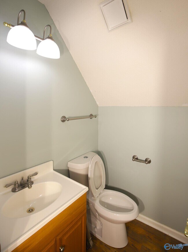 Building Photo - 104 Victoria Dr