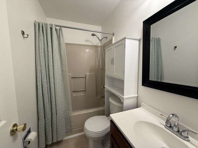 Building Photo - Woods Edge 3-Bedroom Townhome!