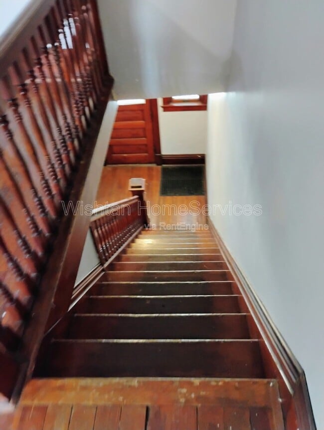 Building Photo - 591 Clark St