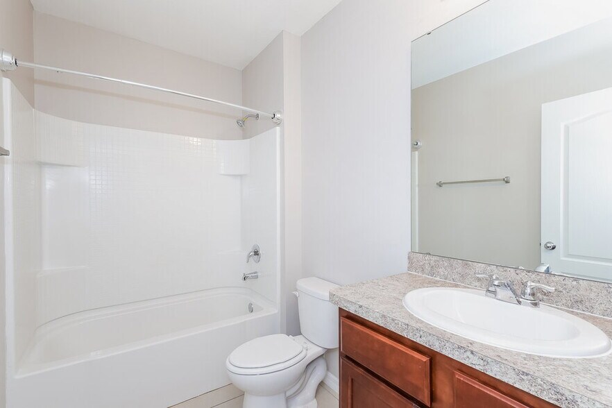 Building Photo - 16188 Yelloweyed Dr