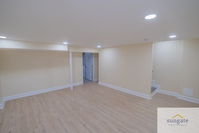 Building Photo - 1444 Meridene Dr