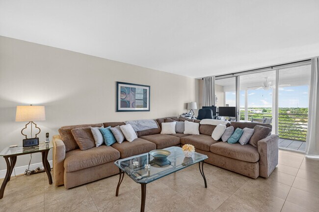 Building Photo - 3499 Oaks Way