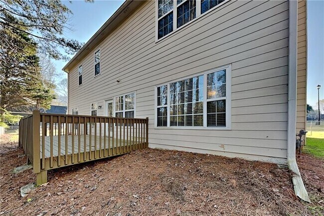 Building Photo - 450 Fairway Walk Dr NE