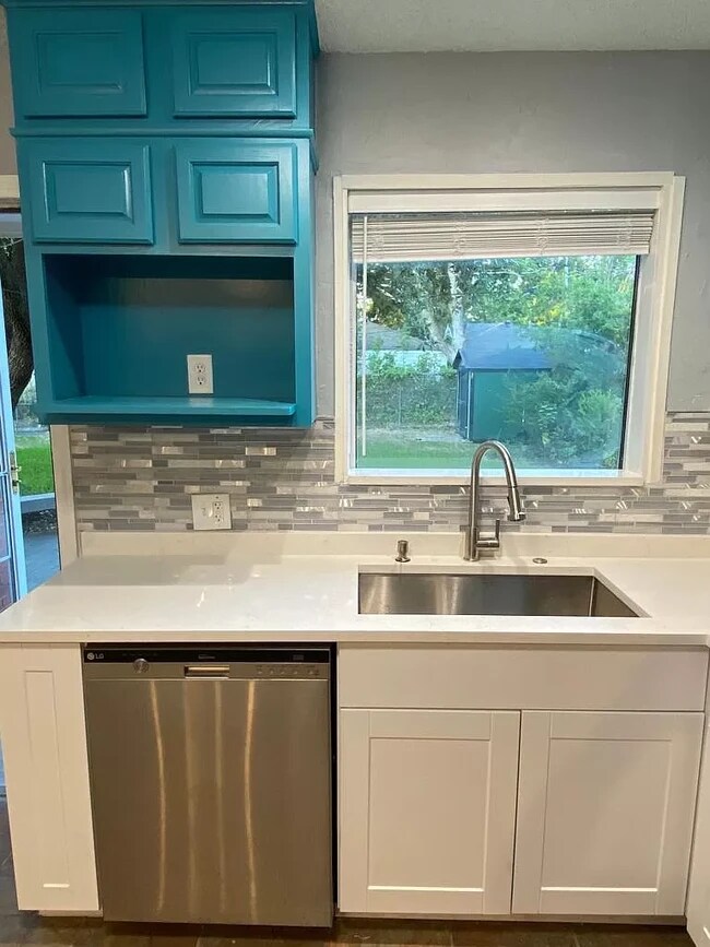 Building Photo - 431 Hambrick Rd