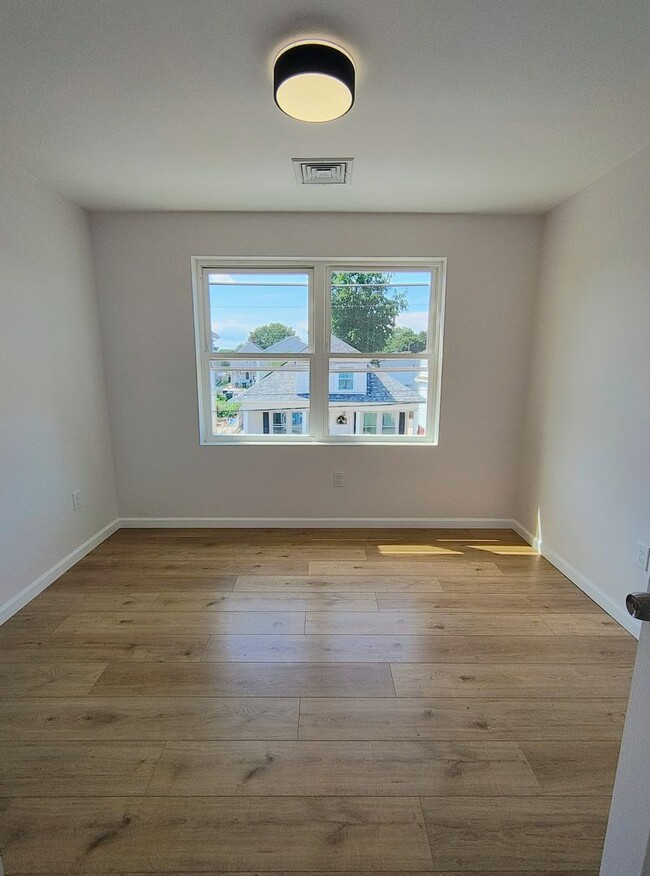 Building Photo - ****Providence/Northside – Brand-New Const...