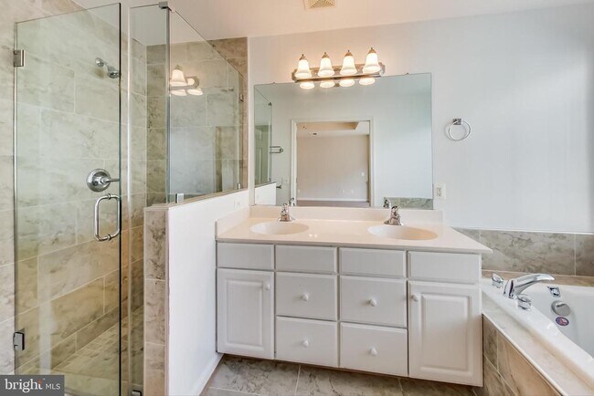 Building Photo - 5294 Jule Star Dr
