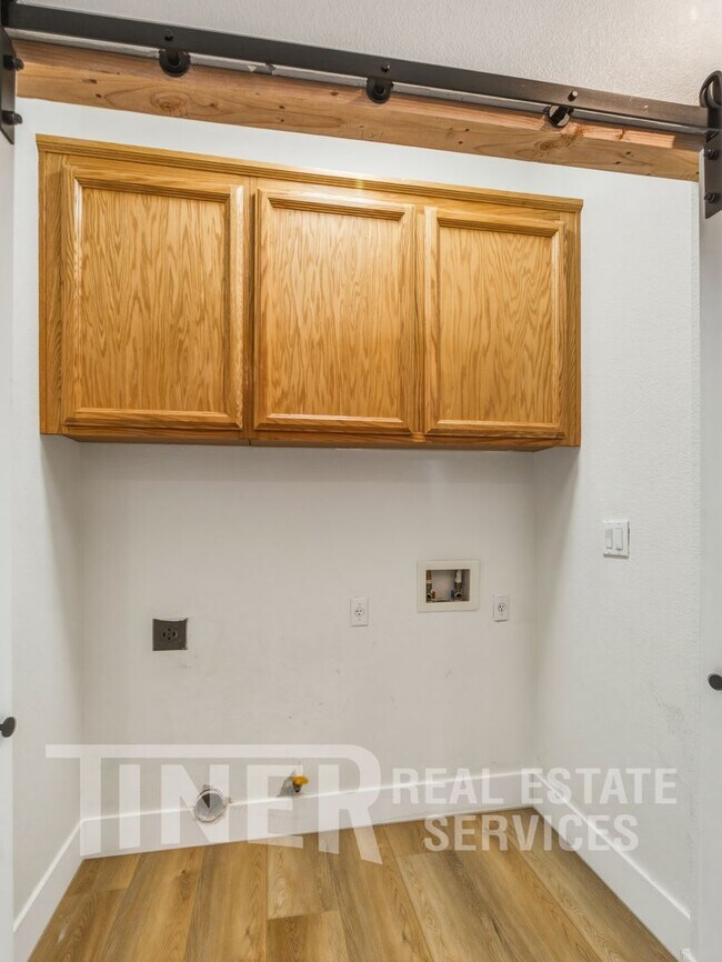 Building Photo - 9716 Marianna Way