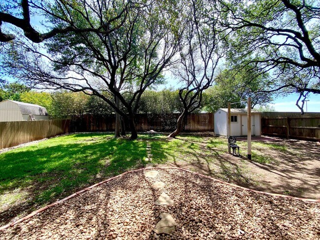 Building Photo - 13706 Morningbluff Dr