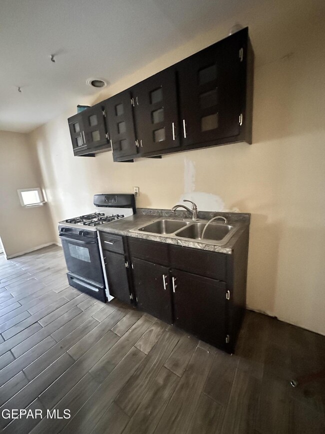 Building Photo - 2606 Sacramento Ave