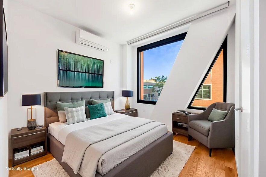 Building Photo - 123 Melrose St