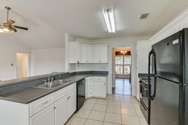 Building Photo - 1828 Heathers Way
