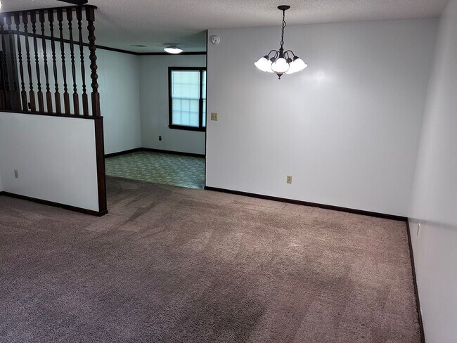 Building Photo - 1601 Cedarbrook Dr