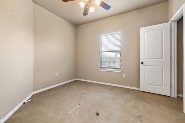 Building Photo - 216 Stone Gate Dr