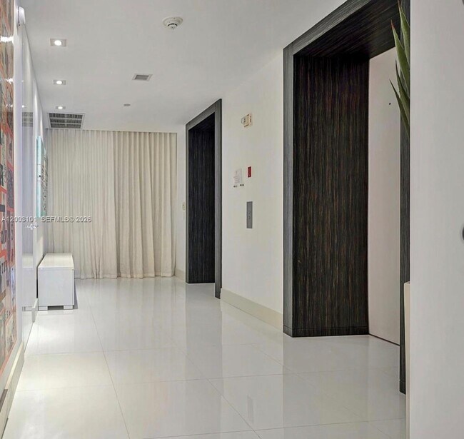 Building Photo - 1100 Biscayne Blvd