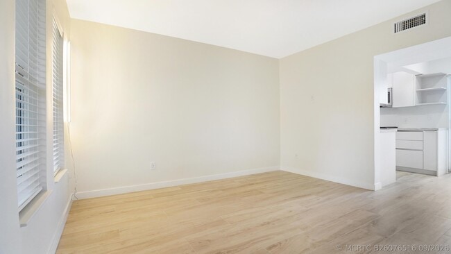 Building Photo - 701 S Royal Poinciana Blvd