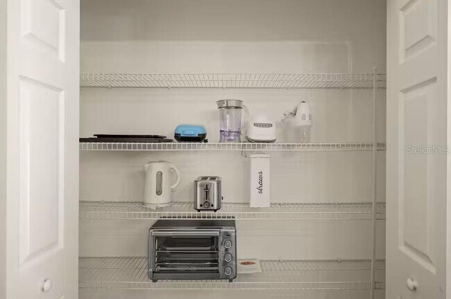 Building Photo - 3 Ryecroft Ln