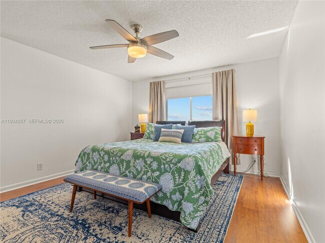 Building Photo - 1433 Presidio Dr