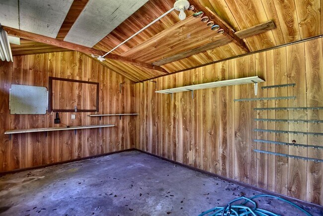 Building Photo - 415 Silliman St