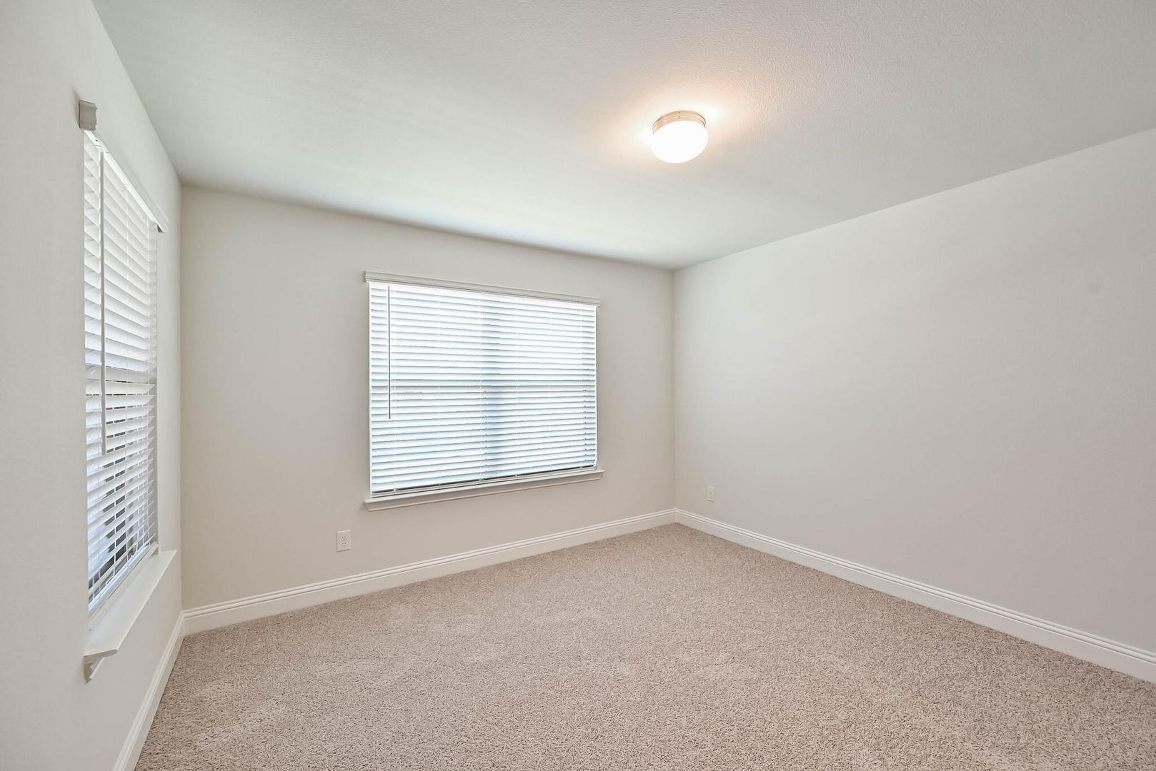 Building Photo - 4260 Mingo Dr