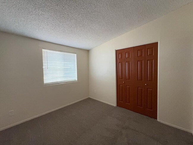 Building Photo - 3733 Sparrow Dr