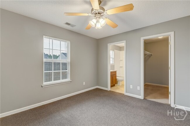 Building Photo - 133 Willow Dr