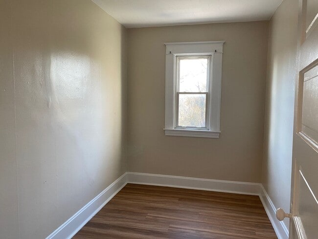 Building Photo - 123 Teckla Ave