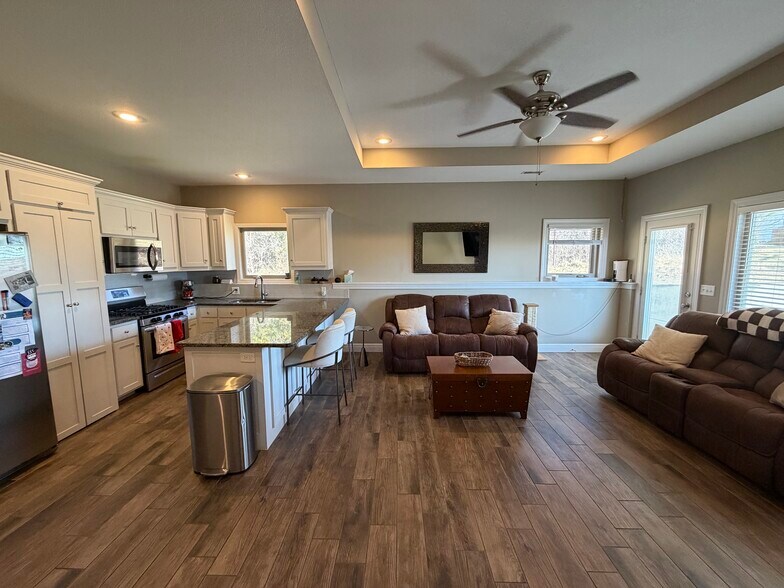 Building Photo - 630 W Clark St