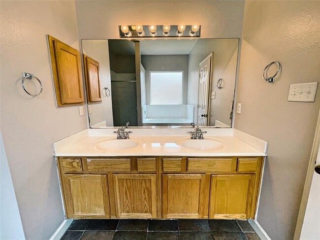 Building Photo - 2059 Carlisle Castle Dr