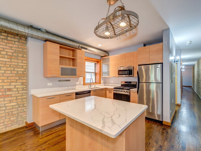 Building Photo - 7020 N Paulina St