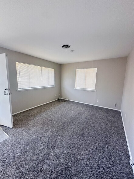 Building Photo - 430 NW Mission Blvd