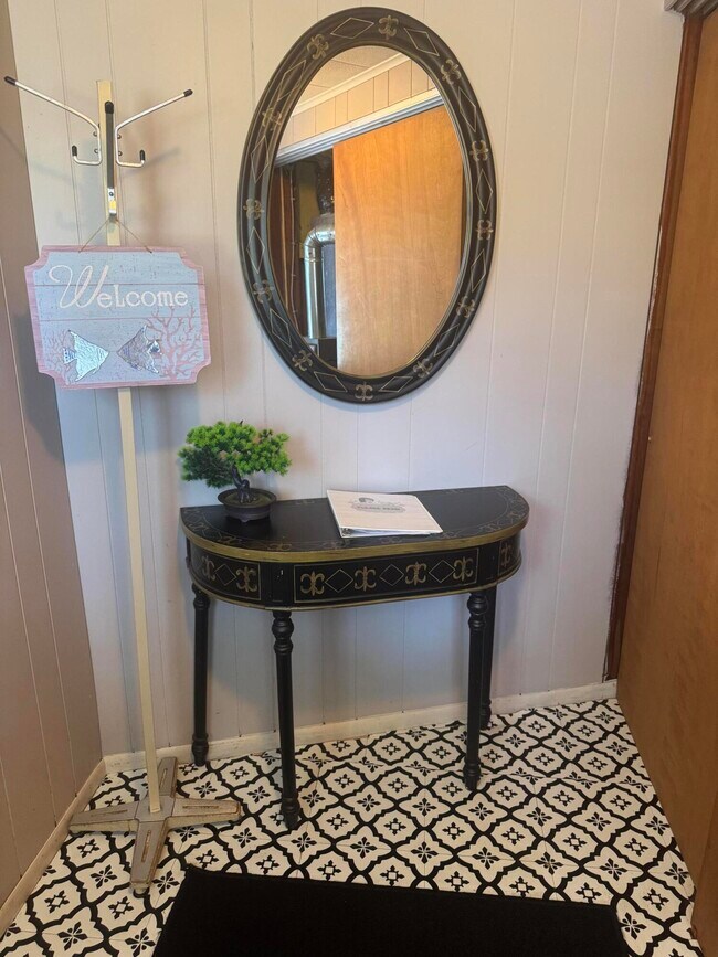 Building Photo - 13512 Venetian Dr