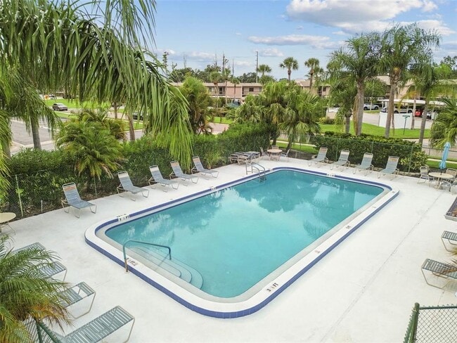 Building Photo - 204 Mary Dr