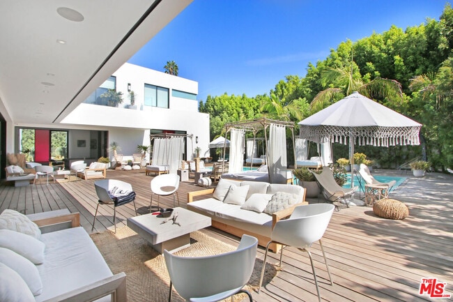 Building Photo - 9570 Sunset Blvd