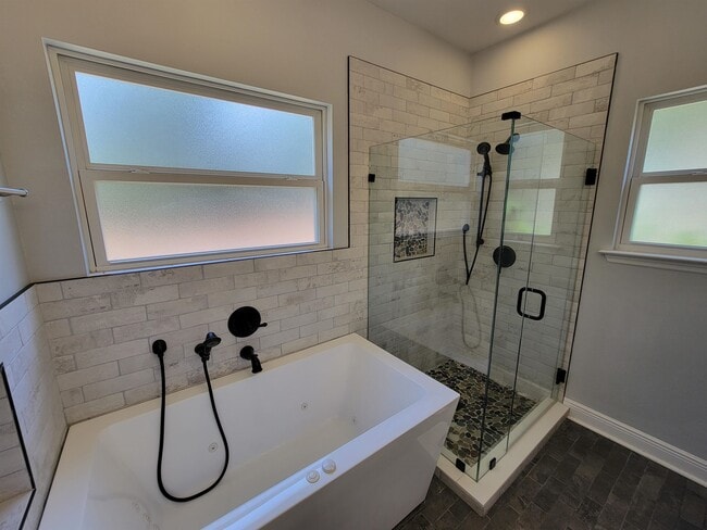 Building Photo - 1120 Archangel Way