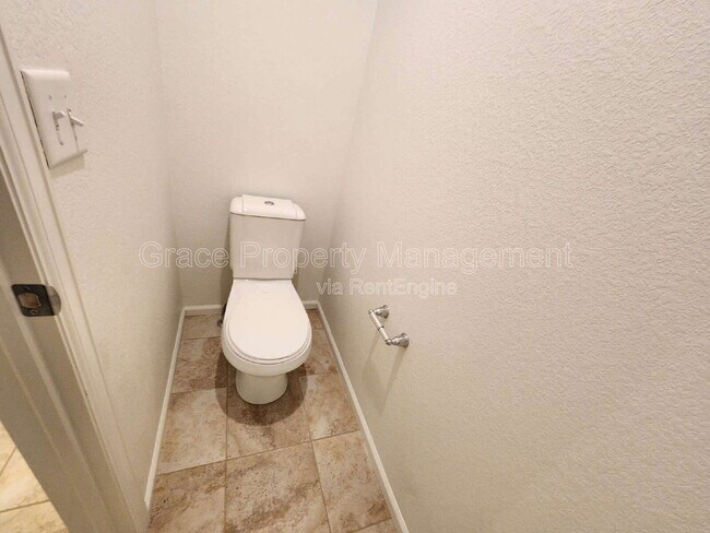 Building Photo - 221 Jackson Dr