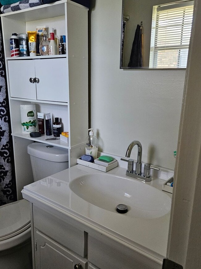 Building Photo - 3 BEDROOM