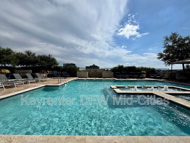 Building Photo - 330 E Las Colinas Blvd