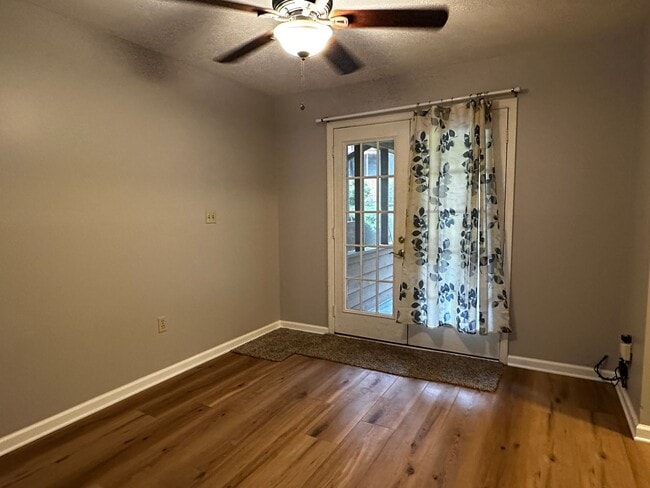 Building Photo - 2 Bedroom/2.5 Bath in Lyn Mar Downs