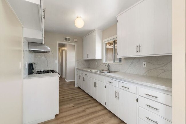 Building Photo - Gorgeous remodeled 3BR / 2BA house with a large yard available in Clairemont