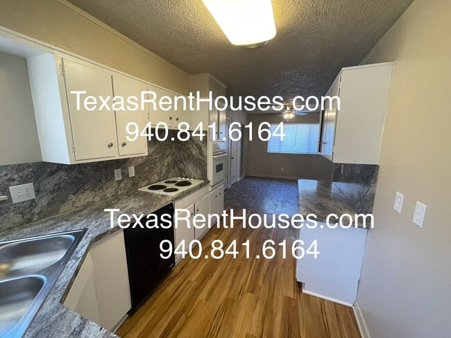 Building Photo - Amazing Neighborhood! Walking Distance to Fain School!