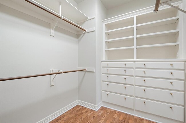 Building Photo - 602 Las Lomas Dr