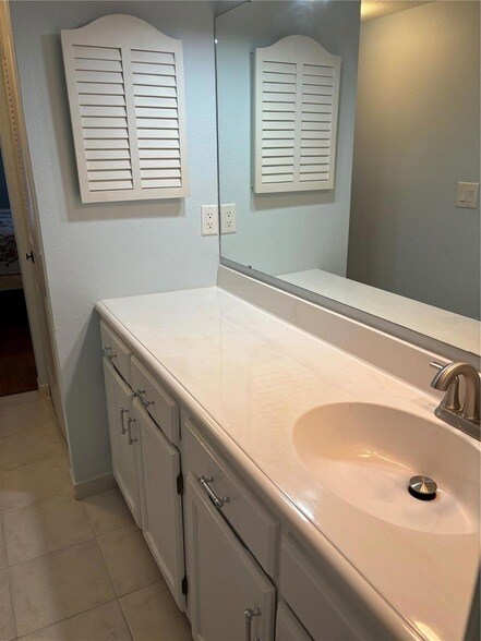 Building Photo - 750 Avenida Estancias