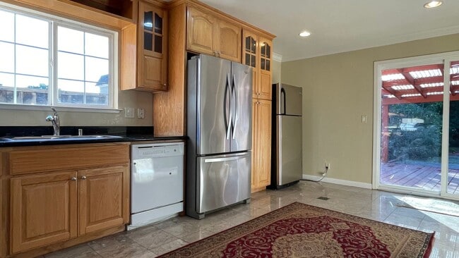 Building Photo - 960 Branham Ln
